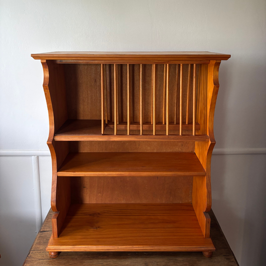 Tabletop plate rack and shelves