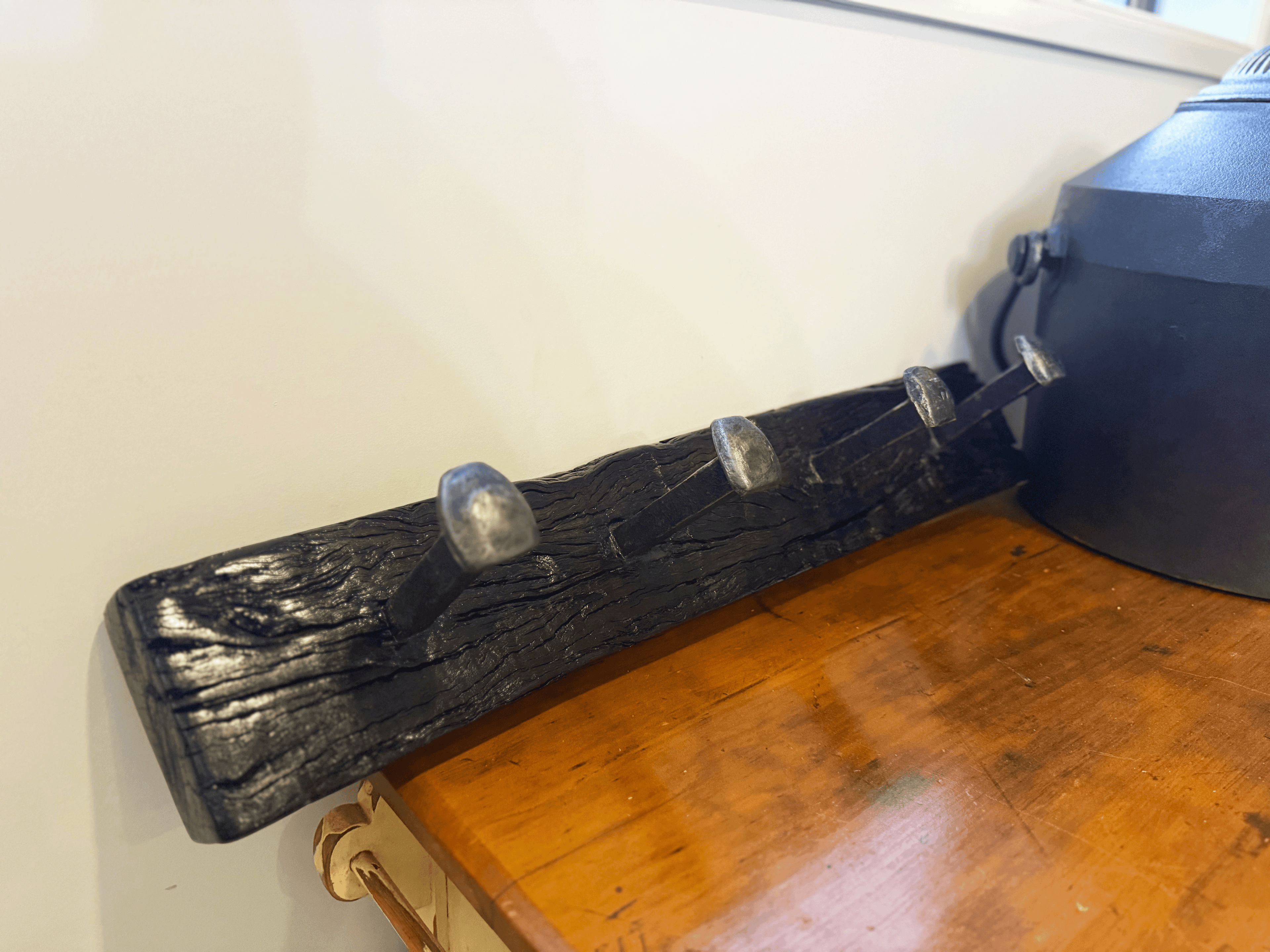 🔥 Stunning RedGum Coat Rack – Rustic Charm with 4 Hooks! 🚂🌿