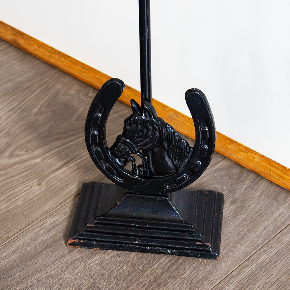 Horse & Horse Shoe Door Stop - close up