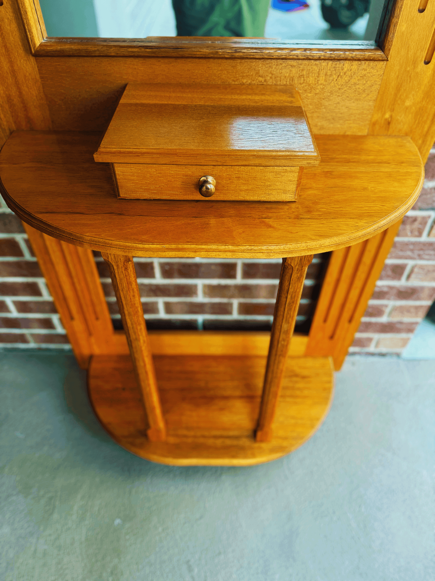 🌿✨ Antique Oak Hall Stand – Only $220! 🏡🪵