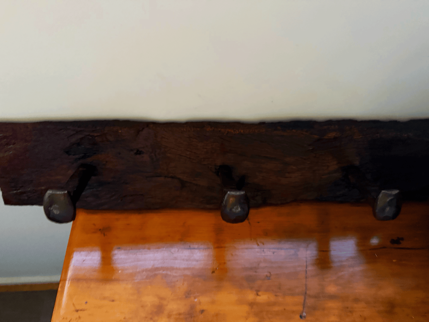 🔥 Stunning RedGum Coat Rack – Rustic Charm with 3 Hooks! 🚂🌿