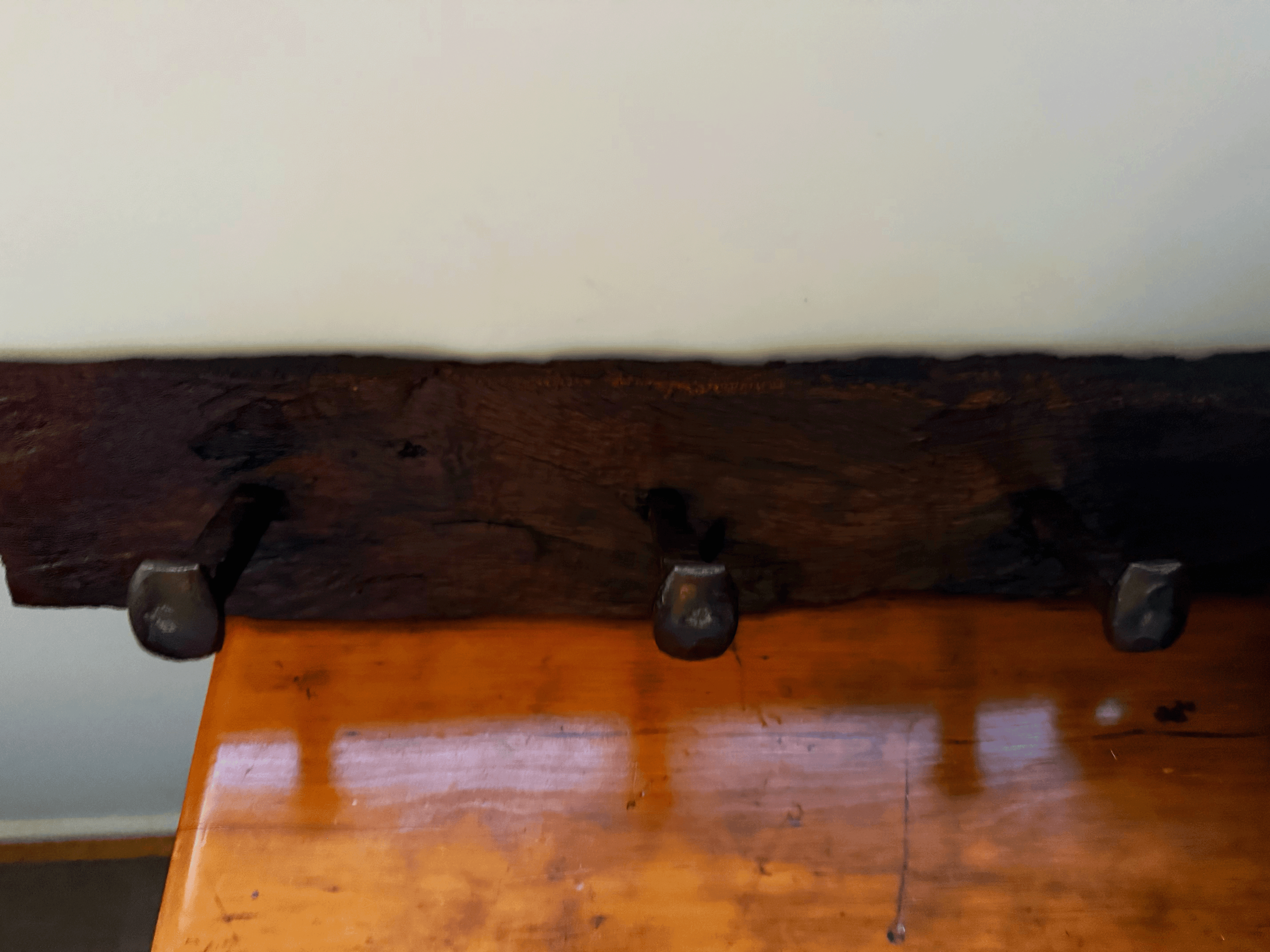 🔥 Stunning RedGum Coat Rack – Rustic Charm with 3 Hooks! 🚂🌿