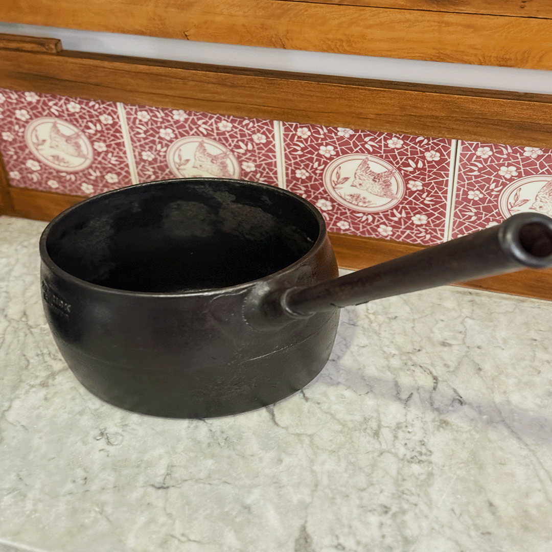 ✨ Antique Cast Iron Cooking Pot – E. Pugh & Co., Wednesbury (1800-1899) – Only $120! ✨