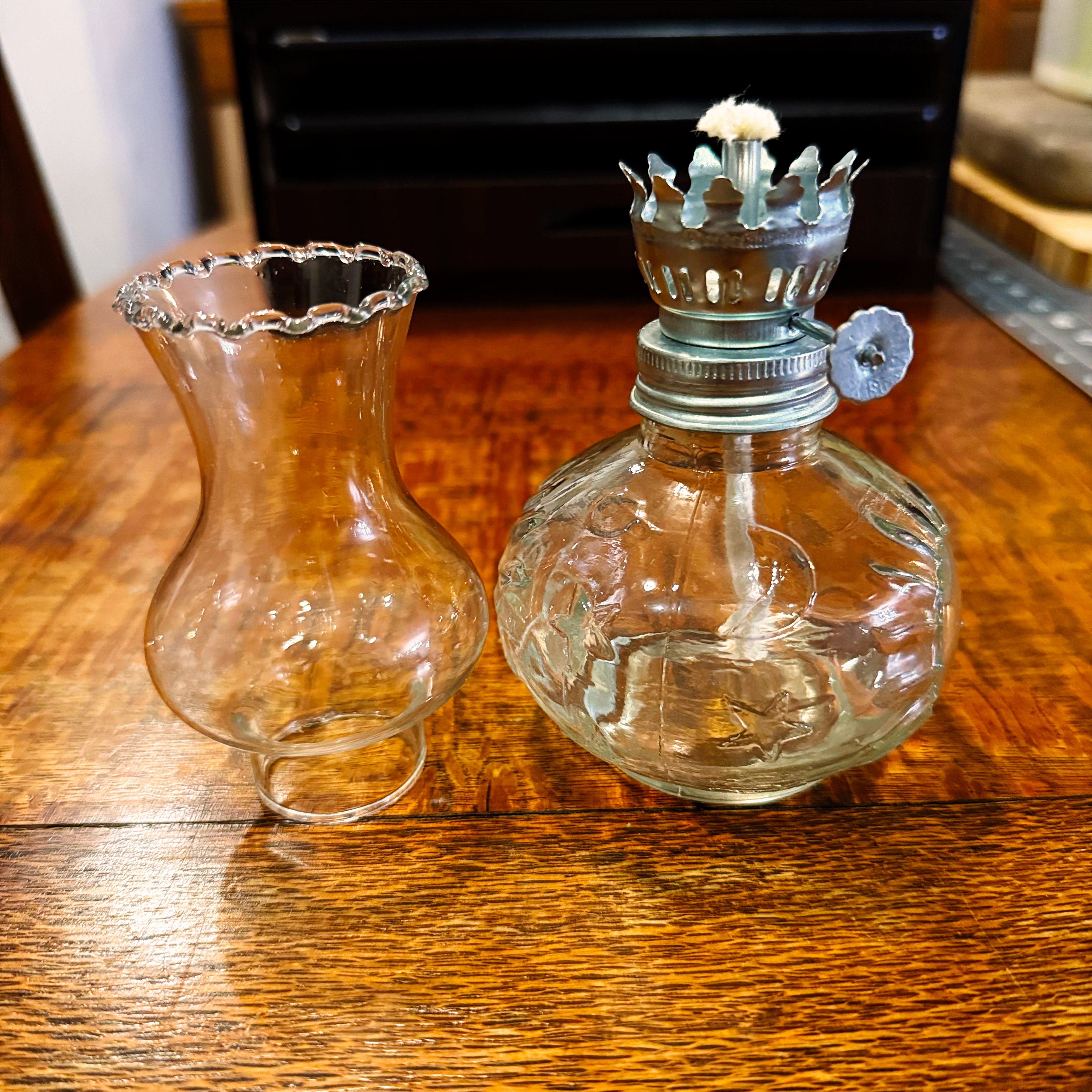 Vintage Glass Oil Lamp – Elegant Charm in Crystal Clear