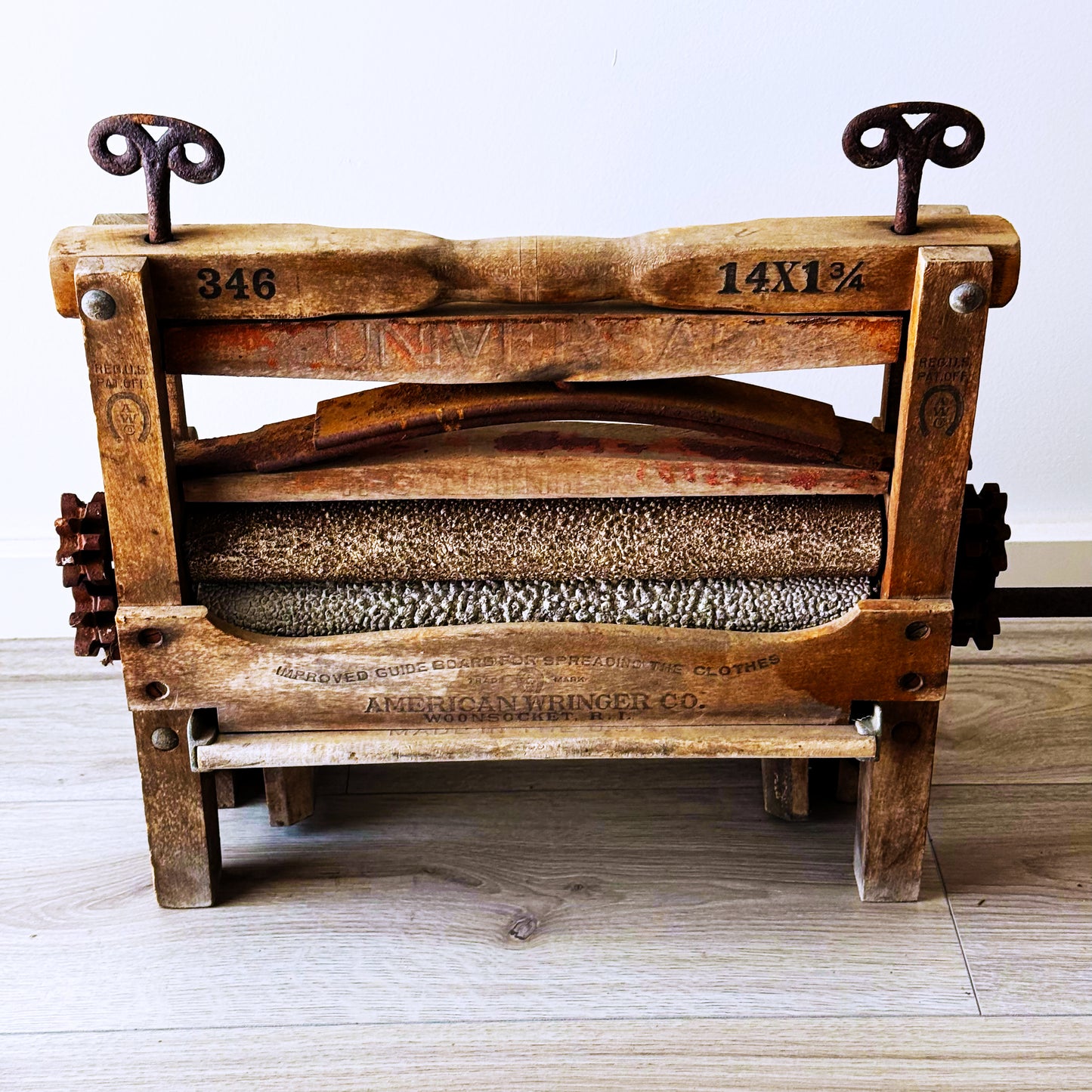 Vintage Timber & Cast Iron Clothes Wringer – Timeless Laundry Charm