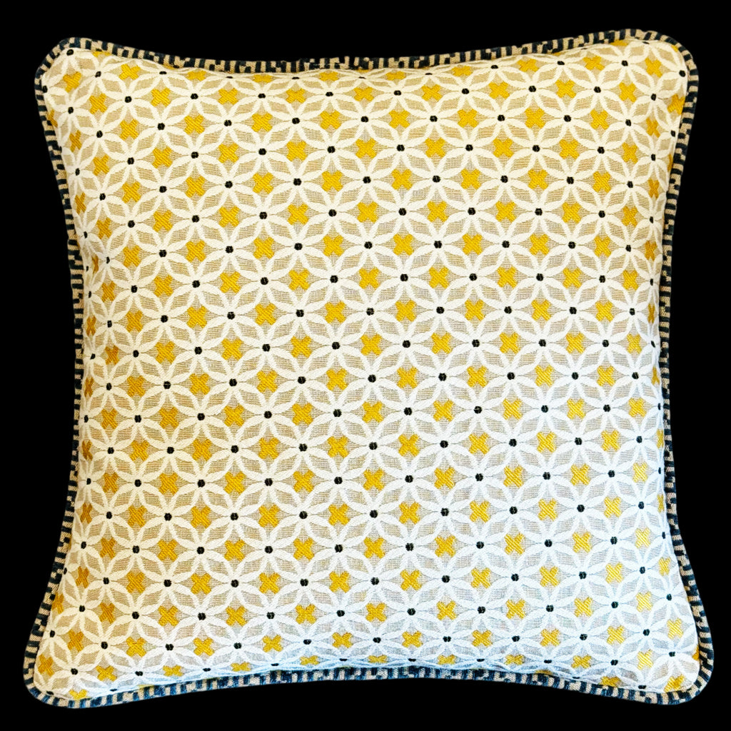 🌼 Golden Bloom Trio – Handcrafted Lampshade & Pillow Set ✨