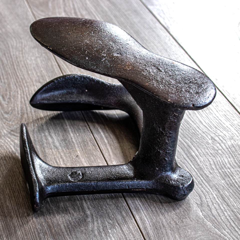 Cast iron cobblers anvil with large foot that is available to purchase