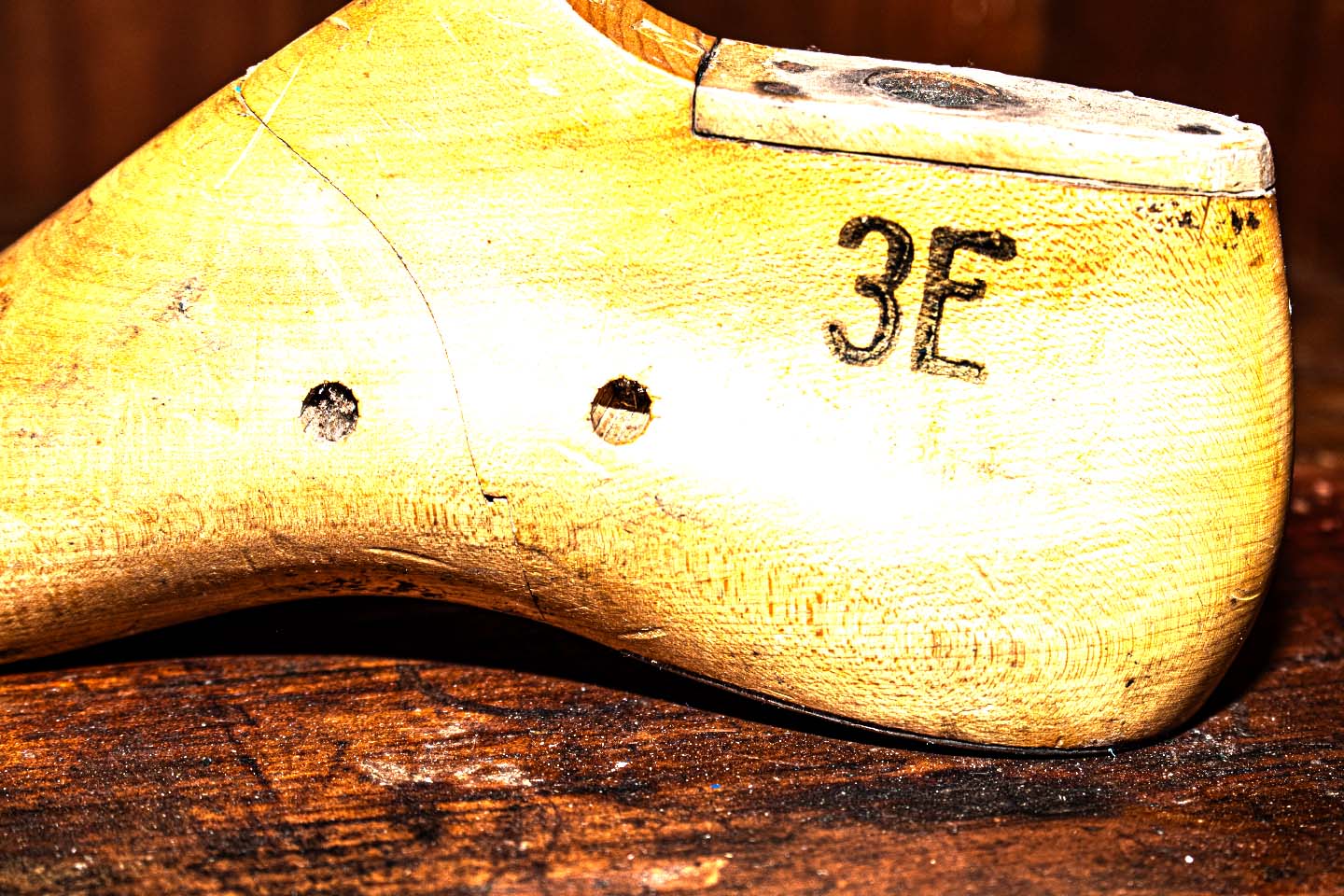 Round toe timber shoe last marked '3E'